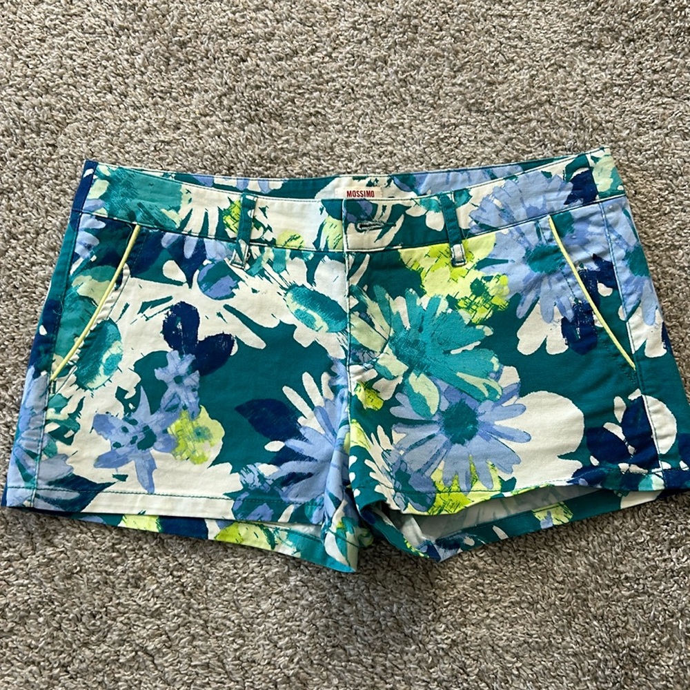 Size 7 tropical pattern shorts
